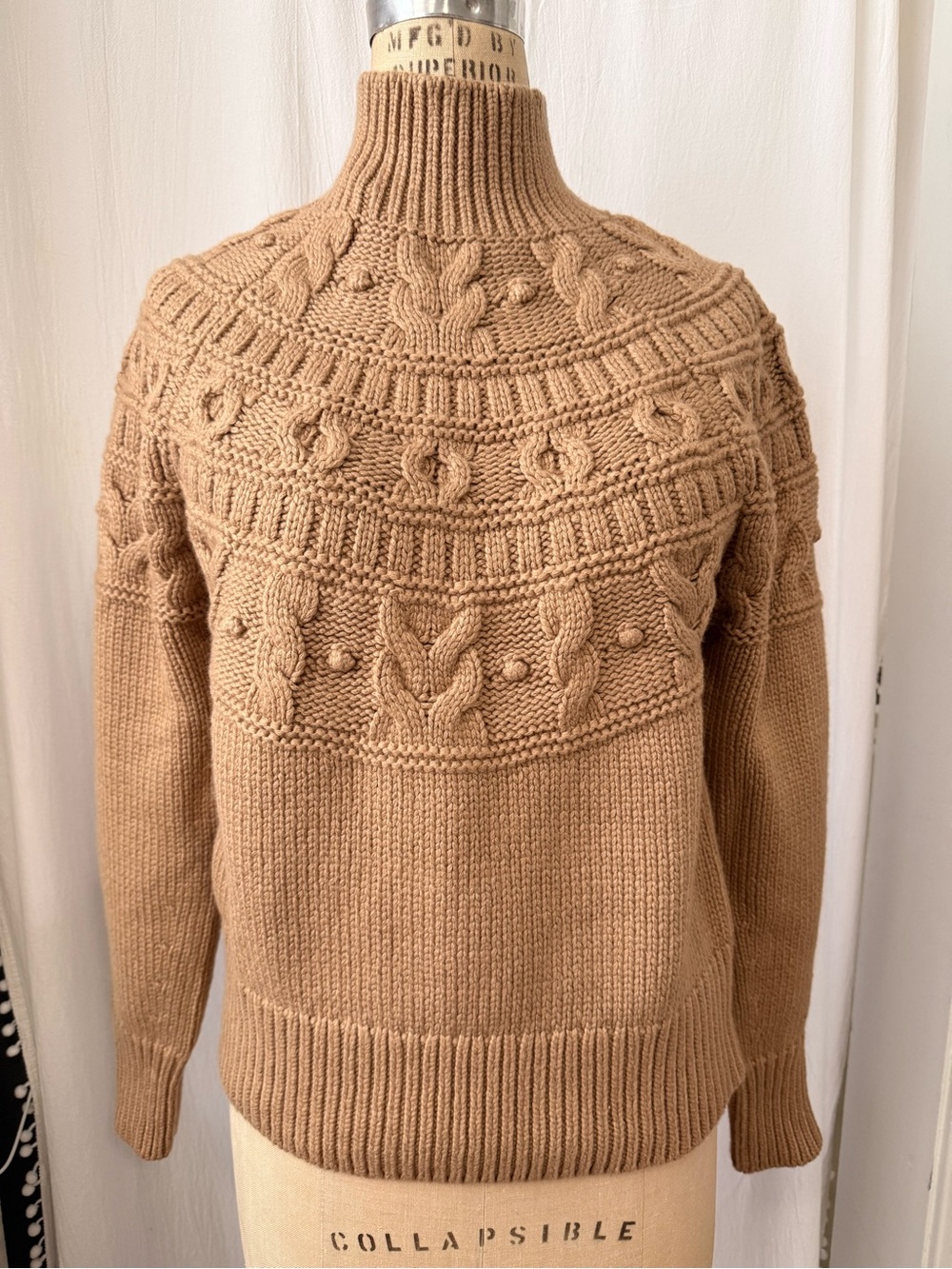 NWT, Banana Republic, 100% Organic Cotton, Cable Knit Sweater, sz XS - Picture 2 of 9
